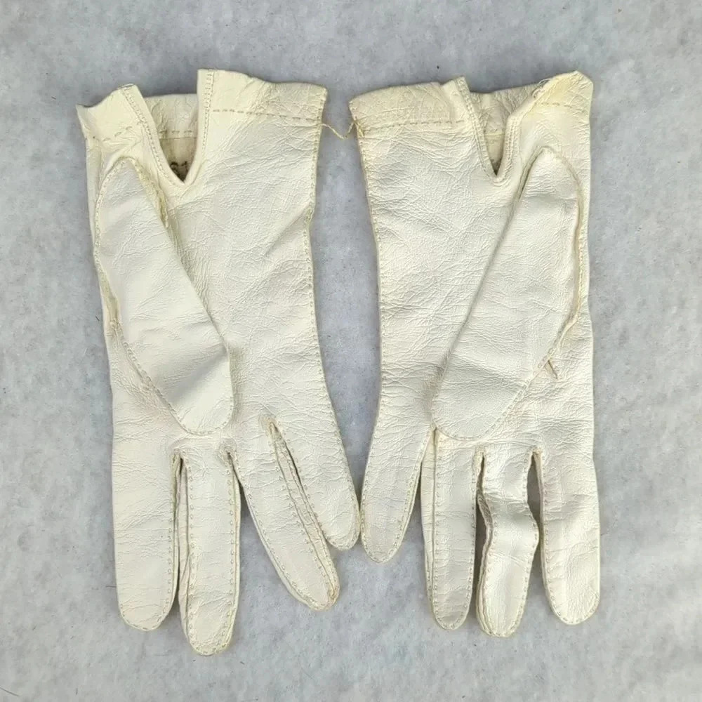 Antique World War 1 Era Calf Skin Driving Gloves, Never Worn, Still Connected!